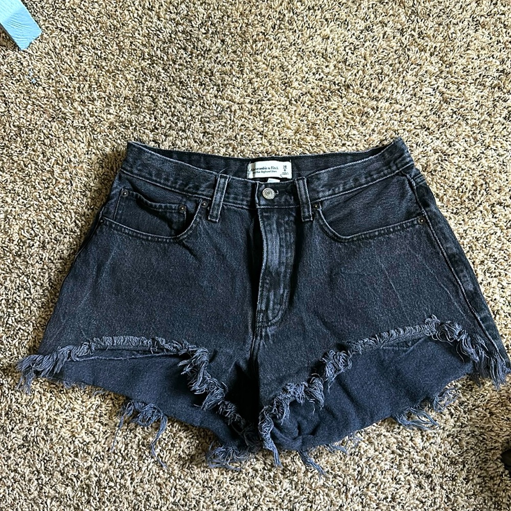 Abercrombie & Fitch Mid Rise Boyfriend Short. Curve Love. Size 28/6.
